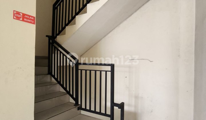 3-Storey Shop House on a Strategic Main Road in Depok 2