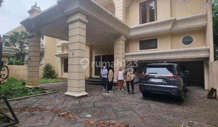 Rumah Mewah Hitung Tanah Desain Klasik di Adhiyaksa Jaksel 1