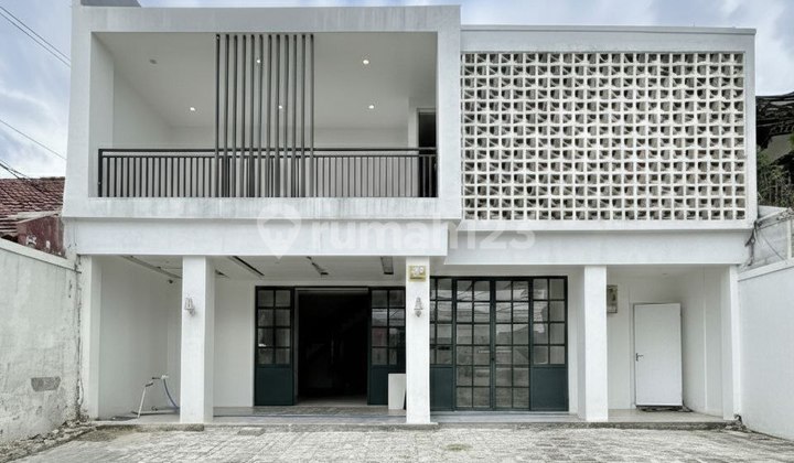 Bangunan Usaha Pinggir Jalan di Kebayoran Baru Jaksel Bangunan Usaha Pinggir Jalan di Kebayoran Baru Jaksel