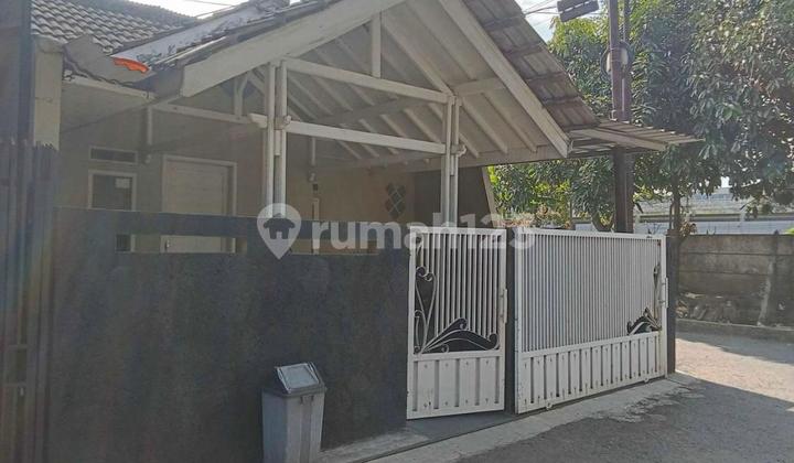 Strategic House in Taman Cibaduyut Indah Bandung, Corner Position, Attractive Price 1