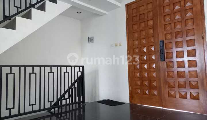 Rumah Villa Asri 3 Lantai View Terbuka - Sayap Setiabudi Akses Cepat Kota & Lembang