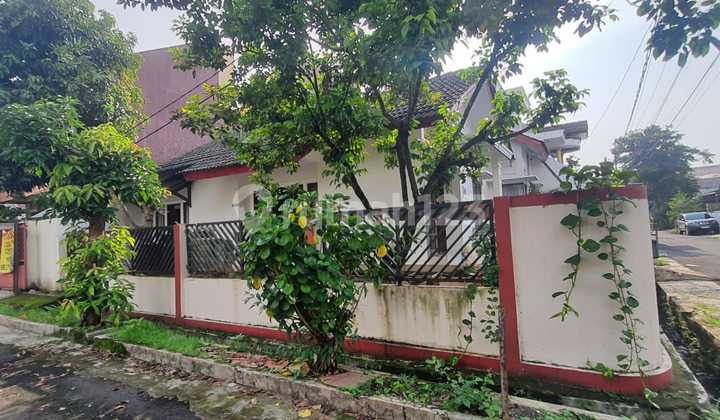 Rumah Besar Di Pamulang Tangerang Selatan - Layout Lega, Baru Renov  2