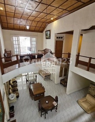 House for Sale, Suitable for Homestay, 50 Meters from Soekarno Hatta 2