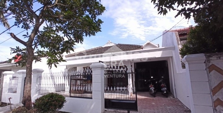 Ready-to-live house for sale in the heart of Malang City, Sulfat area. 2