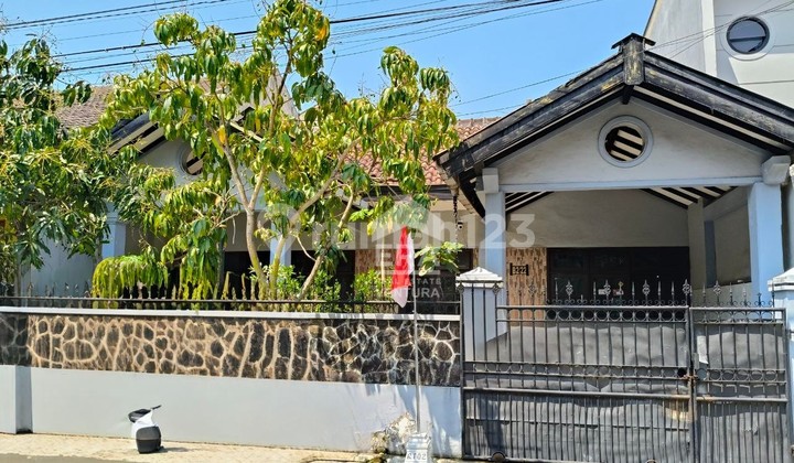 Gold Location! House for Sale in a Strategic Location on Bend Sigura2 Road. 2
