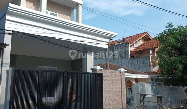 Dijual Rumah 2lt, 3BR, di Pulomas, Jakarta Timur 1