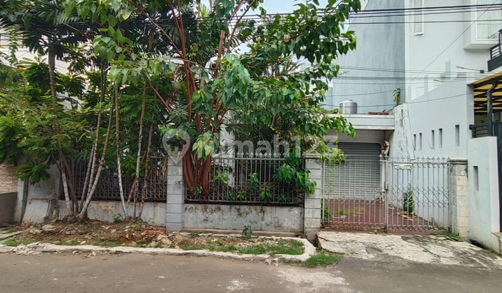 For Sale Quick Old House, 2-Car Road in Kelapa Nias, North Jakarta 1