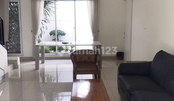 Rumah Modern Minimalis Di Komplek Prestisius Summarecon Kota Bandung 2