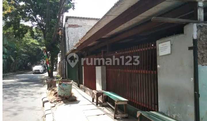 Rumah Pinggir Jalan Tebet