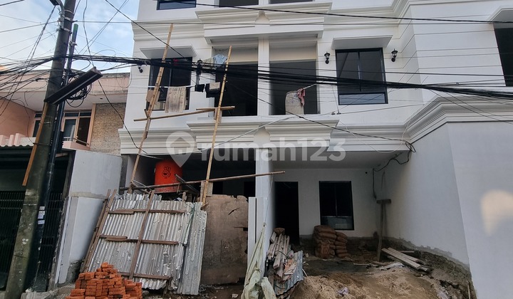 1414 Rumah baru taman ratu