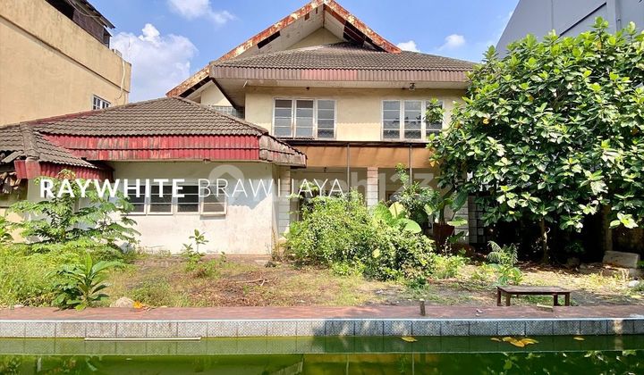 A Land Calculation House Suitable for Business in the East Kemang Area A Land Calculation House Suitable for Business in the East Kemang Area