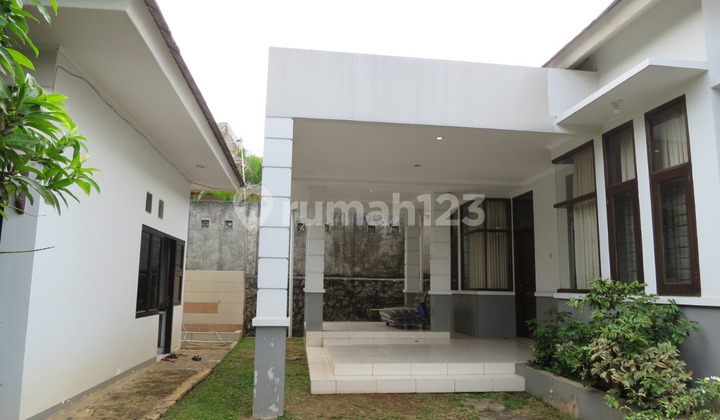 House in Meruyung Depok - 5 Minutes to the Golden Dome Mosque 2