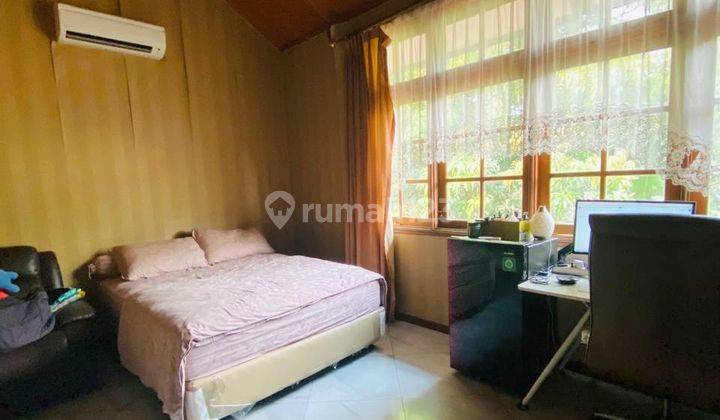 Rumah Hook Shm Halaman Luas Bergaya Klasik Lebak Bulus Jaksel  2