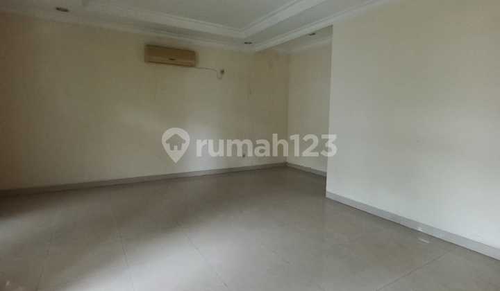 For sale, strategic location house needs renovation, good price, sturdy structure in Pondok Indah, 2 floors. 2