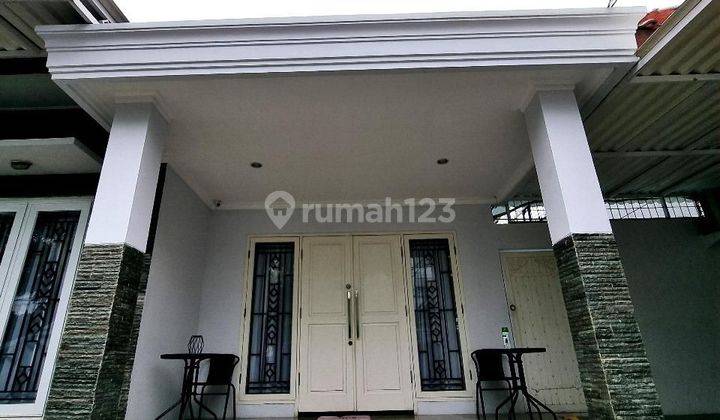 Rumah cantik rasa elegan siap huni semi furnished di Kemang SHM 2