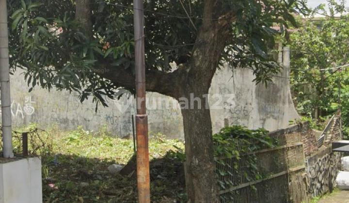 Lot in the Haji Nawi street complex in Kebayoran Baru