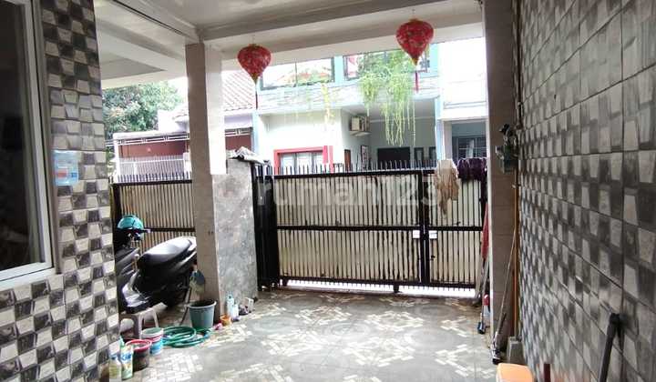 Rumah SHM 2 Lantai di Graha Raya 2