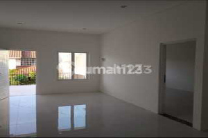 Rumah Terenovasi 2 Lantai SHM di Bsd