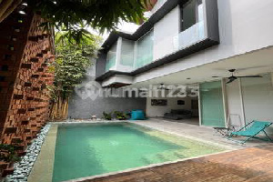 Rumah Bagus dan Nyaman di Lebak Bulus Rumah Bagus dan Nyaman di Lebak Bulus