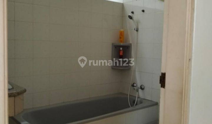 Rumah minimalis 2 lantai di Taman Rempoa indah  2