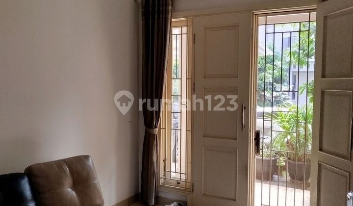 Rumah L 12 Dekat Universitas Garasi 4 Mobil 2