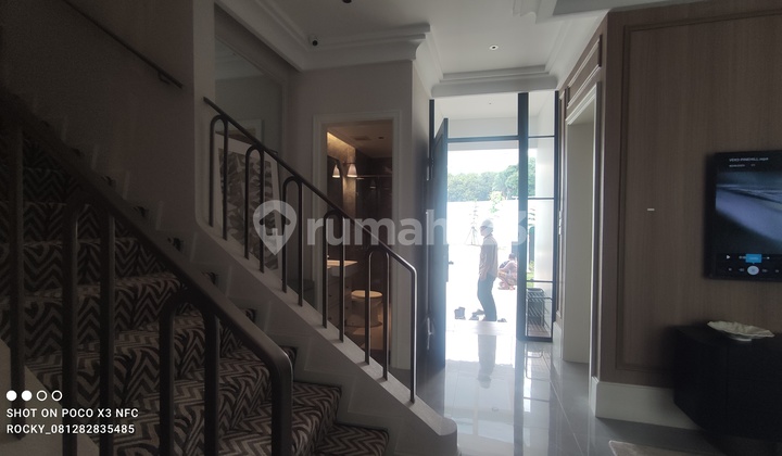 Rumah American Clasis Lokasi Strategis Dekat Tol  2