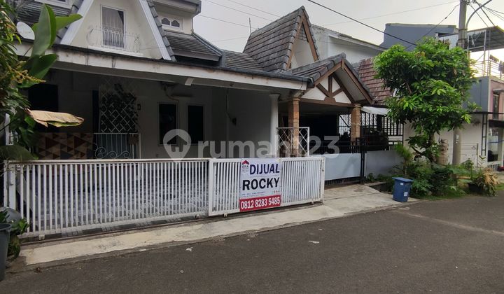 2-Story House Near Aeon Sentul Ready to Occupy.