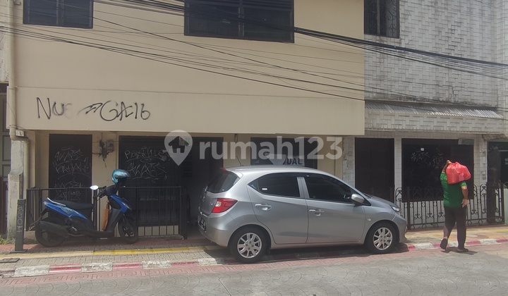 For Rent House by the Road Near Kesatuan Campus For Rent House by the Road Near Kesatuan Campus