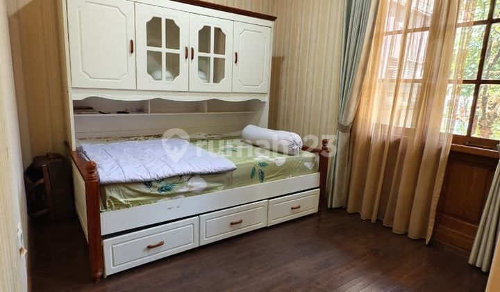 Tanah besar di De Latinos, dekat Exit Tol BSD 2