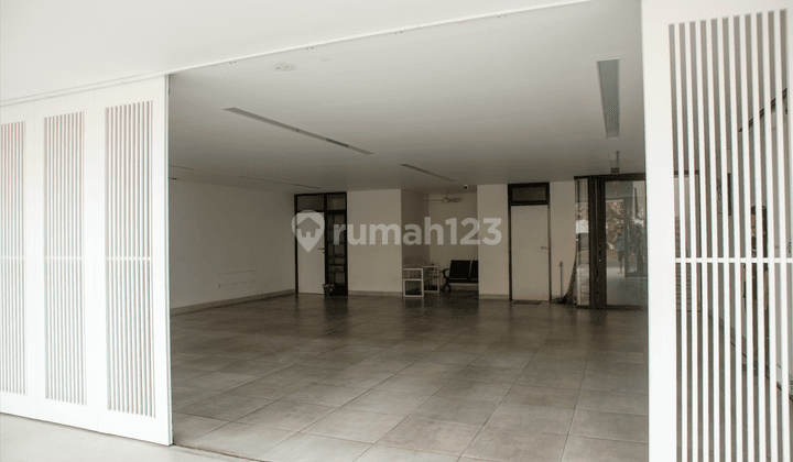 Rumah Mewah di Teras Golf BSD City, dengan Kolam renang 2