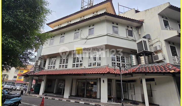 Shop House Facing Main Road BSD, Wide Frontage.