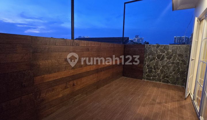 American Classic with Rooftop at Icon Cosmo BSD City, 2 minutes to AEON Mall.