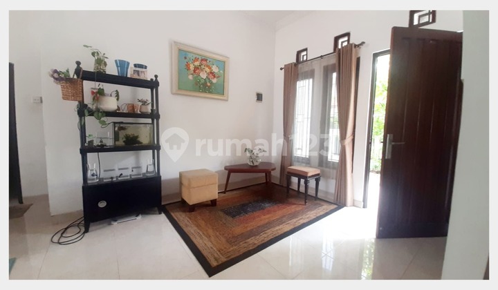 Rumah Hoek Huk di Kencana Loka BSD City dekat Stasiun