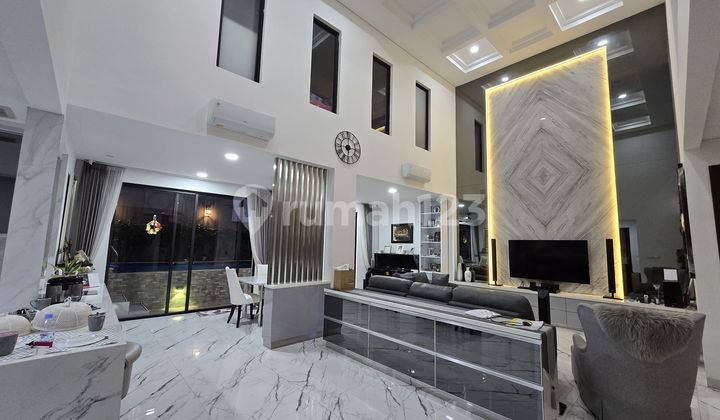Rumah Mewah furnished dengan Kolam Renang di Puspita Loka BSD