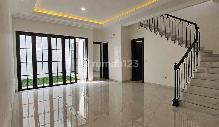 Serasa di Villa, Rumah American Classic Baru di The Green BSD City, berada di tengah pepohonan dan kontur bukit 2