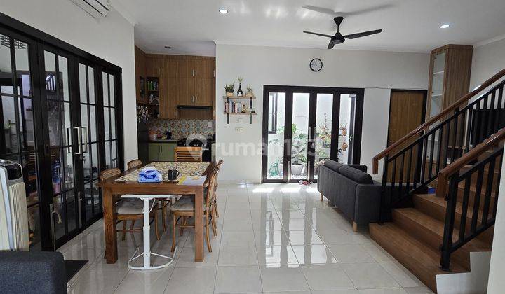 Rumah tidak nempel tetangga di Kencana Loka BSD City 2