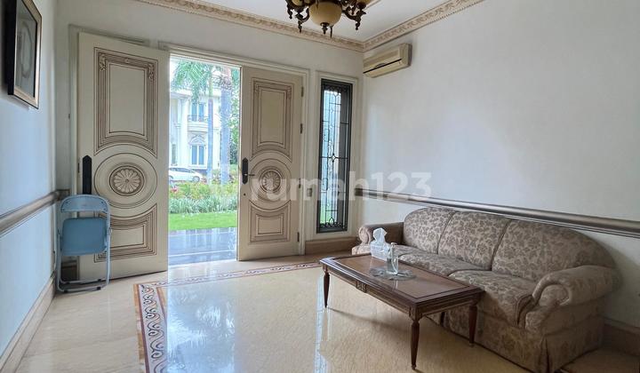 Rumah Mewah di Taman Resort Mediterania Pik 2