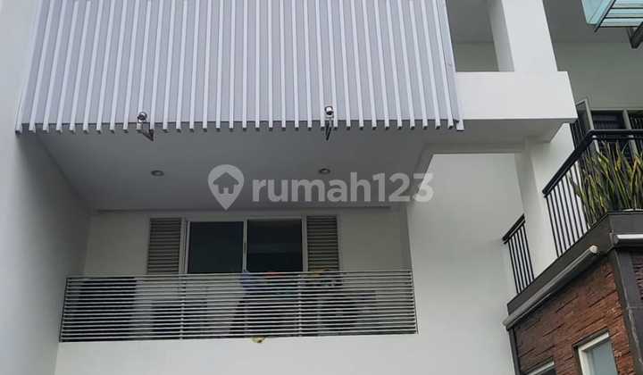 Rumah Mewah Semi Furnished Camar Indah Pik