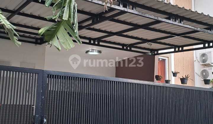 Rumah 2 Lantai. Bekasi Barat Area Jati Asih di Bekasi Barat Rumah SHM