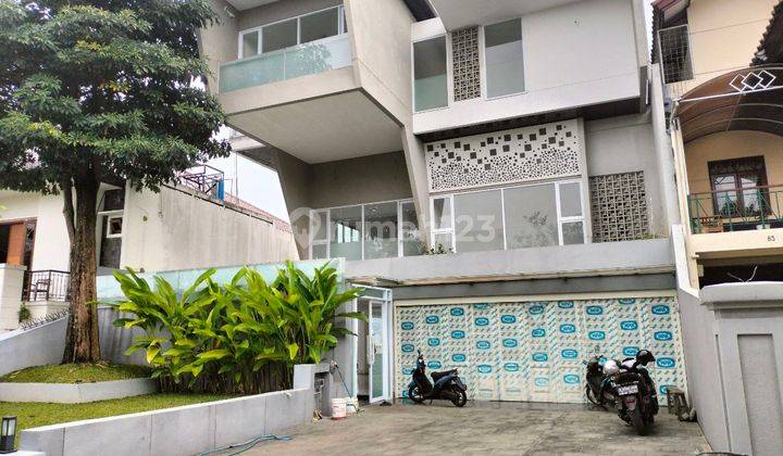 Rumah Semi Villa di Bandung Utara di Jalan Dago SHM 3 Lantai 1