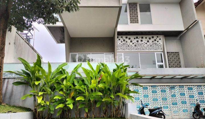 Rumah Semi Villa di Bandung Utara di Jalan Dago SHM 3 Lantai 2