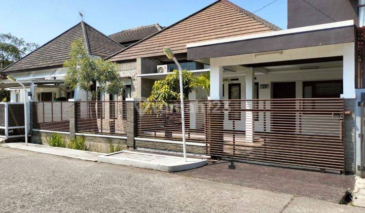 Rumah Bagus Semi Furnished SHM di Jalan Arcamanik, Bandung 1