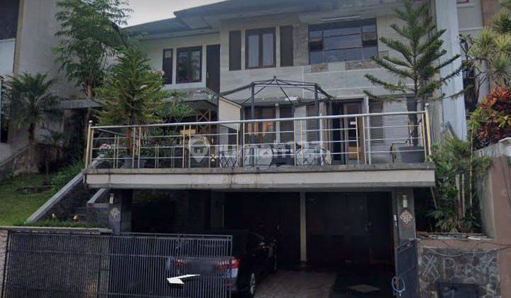 Rumah 3 Lantai Bagus SHM di Jalan Setraduta, Bandung 1