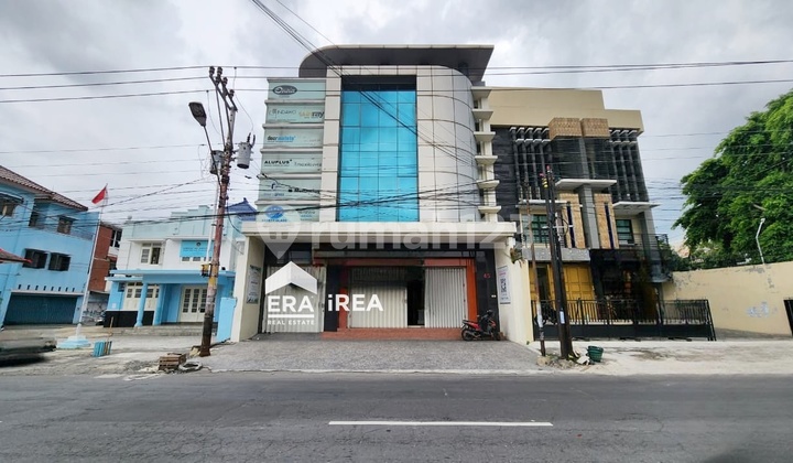 Affordable 3-Story Business Space Near Pasar Gedhe Solo City Affordable 3-Story Business Space Near Pasar Gedhe Solo City