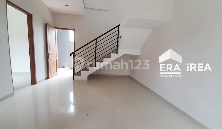 Minimalist 2-Story House Near Luwes Gentan 2