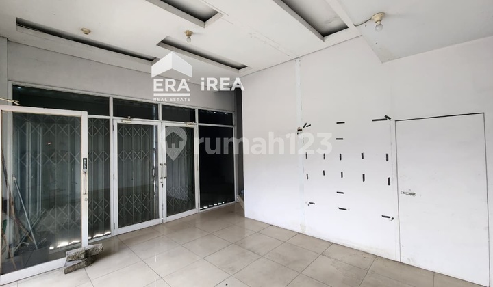 Disewakan Ruko 3 Lantai di Solo Kota Dekat Stasiun Purwosari Disewakan Ruko 3 Lantai di Solo Kota Dekat Stasiun Purwosari
