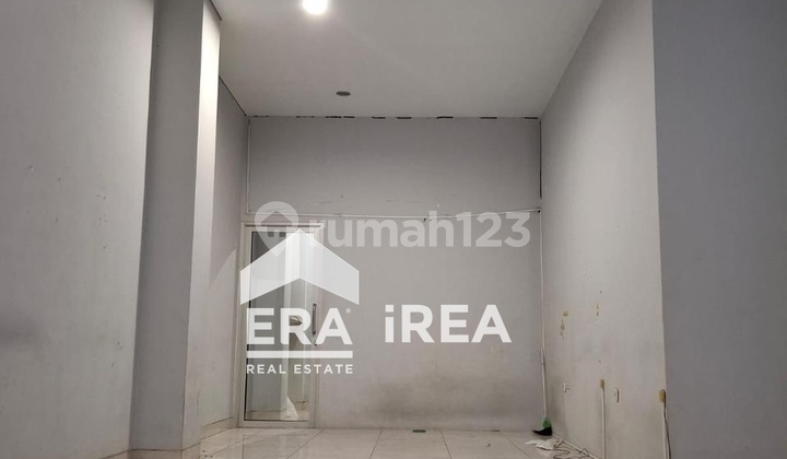 For Sale: 3-Story Shop House in Solo Near Balapan Station