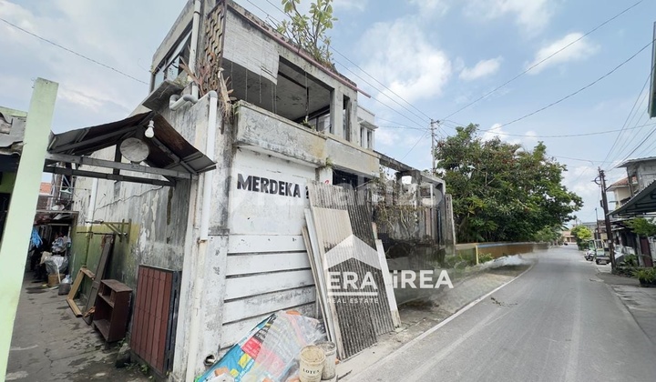 Rumah 2 Lantai di Solo Dekat Pasar Harjodaksino 2