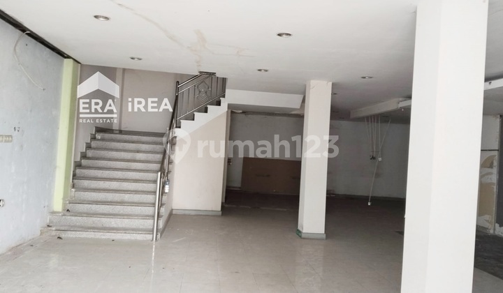 For Rent: Nice 3-Storey Shop House in Solo Near Ir Sukarno Market 2