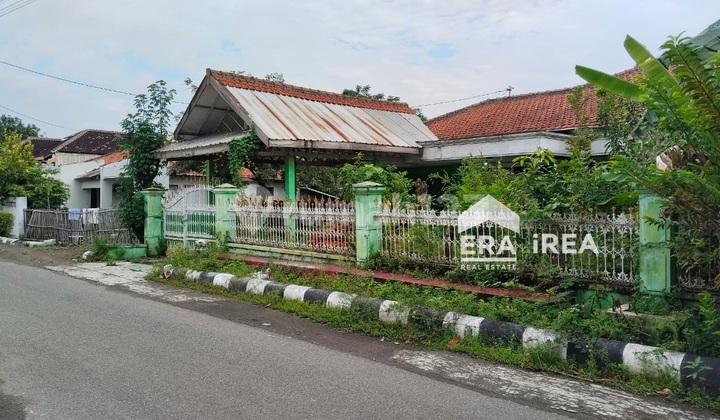 Bonus Land with Building for Sale in Solo, Near RSUD Ir. Sukarno Bonus Land with Building for Sale in Solo, Near RSUD Ir. Sukarno
